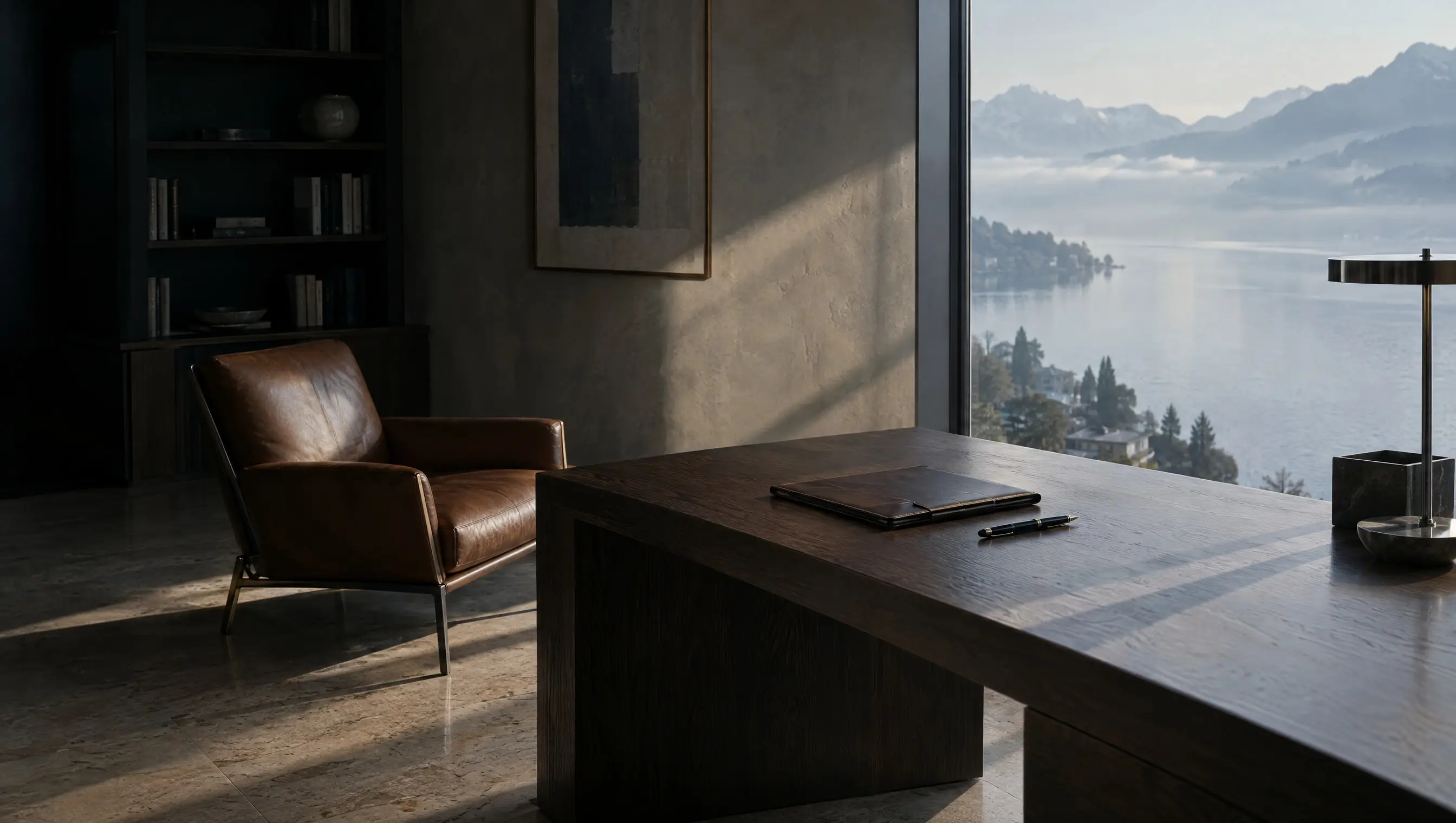 Un bureau calme avec vue sur le lac de Zoug le matin